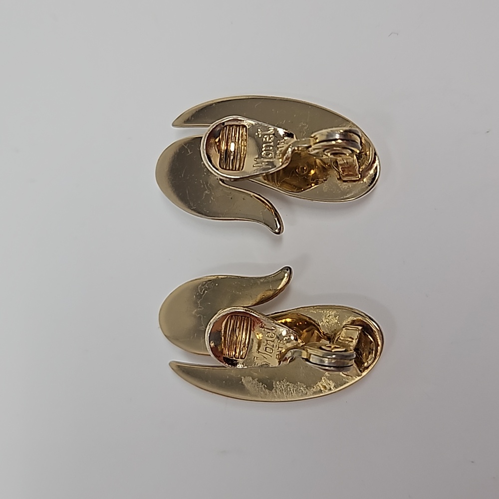 Vintage Monet White Gold Tone Clip On Earrings Signed Rare - Picture 6 of 12